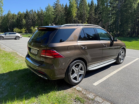 Mercedes-Benz GLE350 d 2 of 23