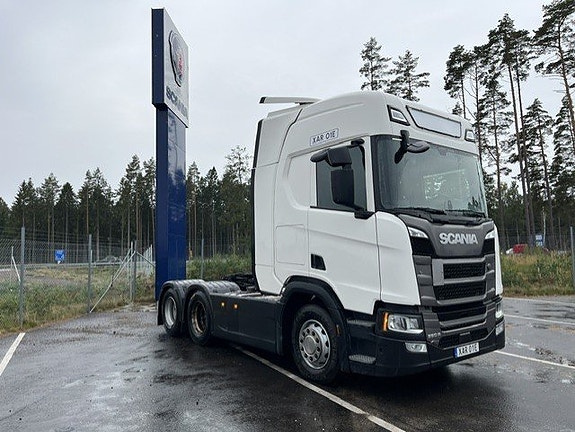 Dragbil Scania R560 6x2 med hydraulik 2 of 7