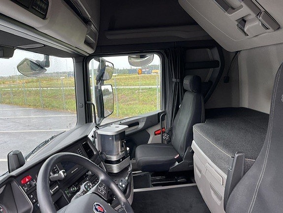 Dragbil Scania R560 6x2 med hydraulik 5 of 7