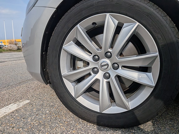 Volvo V40 8 of 8