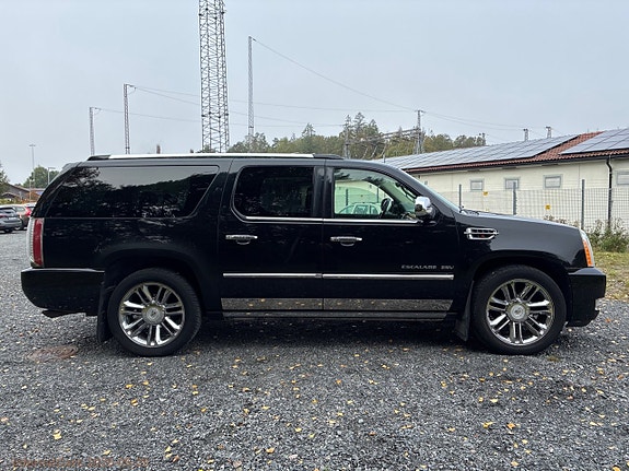 Cadillac Escalade 5 of 30