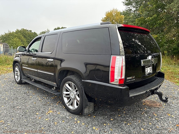 Cadillac Escalade 7 of 30