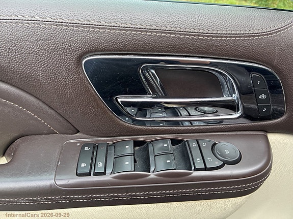 Cadillac Escalade 15 of 30