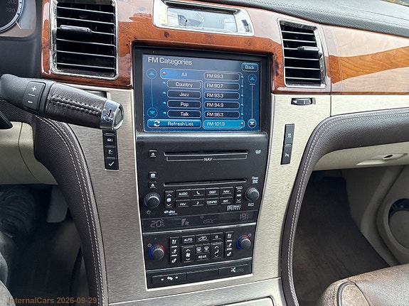 Cadillac Escalade 11 of 30