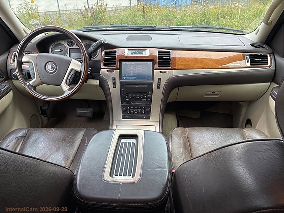 Cadillac Escalade 13 of 30