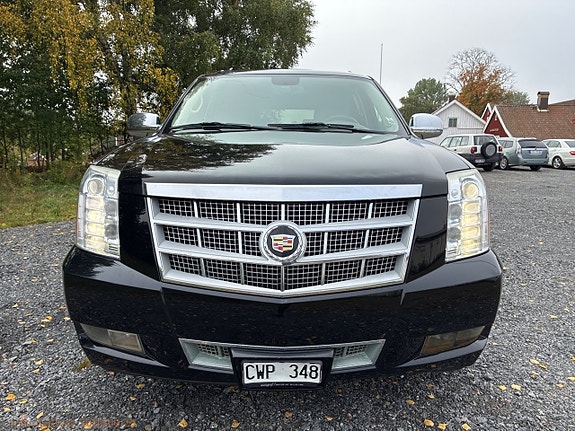 Cadillac Escalade 3 of 30