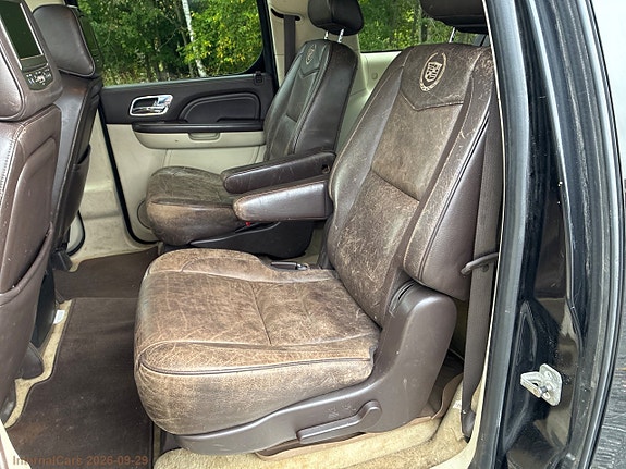Cadillac Escalade 18 of 30