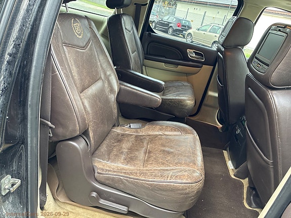Cadillac Escalade 19 of 30