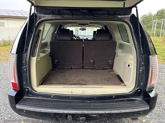 Cadillac Escalade 9 of 30