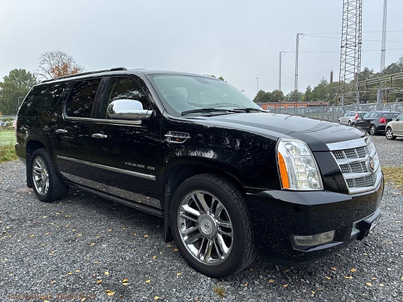 Cadillac Escalade 4 of 30