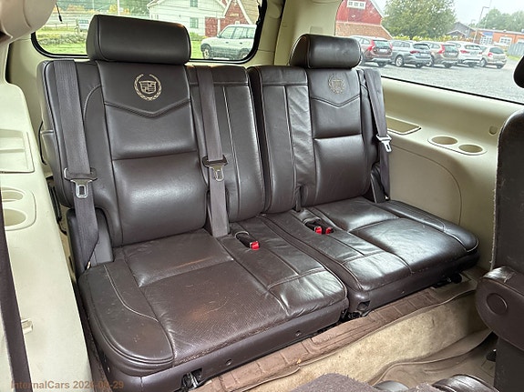 Cadillac Escalade 21 of 30