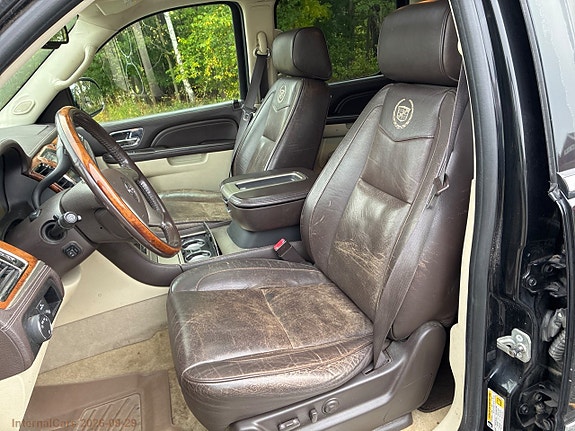 Cadillac Escalade 16 of 30