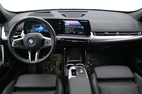BMW iX1 6 of 27