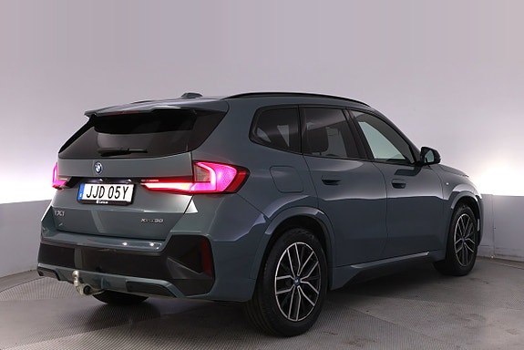 BMW iX1 5 of 27