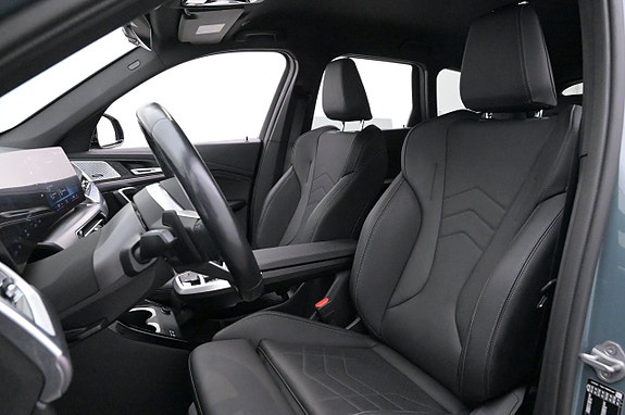 BMW iX1 10 of 27