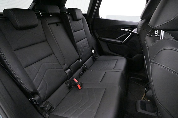 BMW iX1 19 of 27
