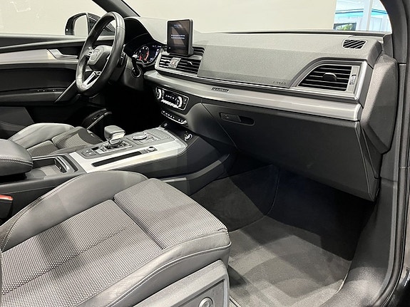 Audi Q5 12 of 16