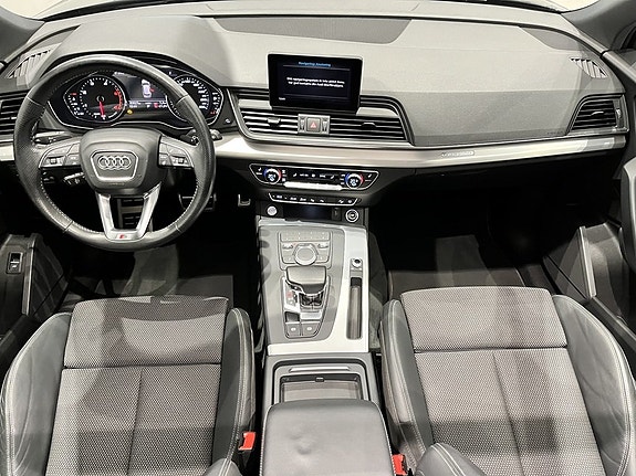 Audi Q5 10 of 16