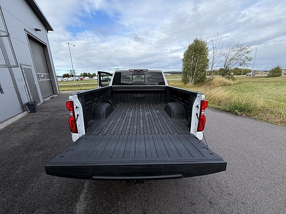 Chevrolet Silverado 1500 12 of 18