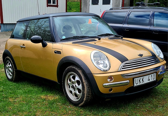 MINI Cooper 2 of 4