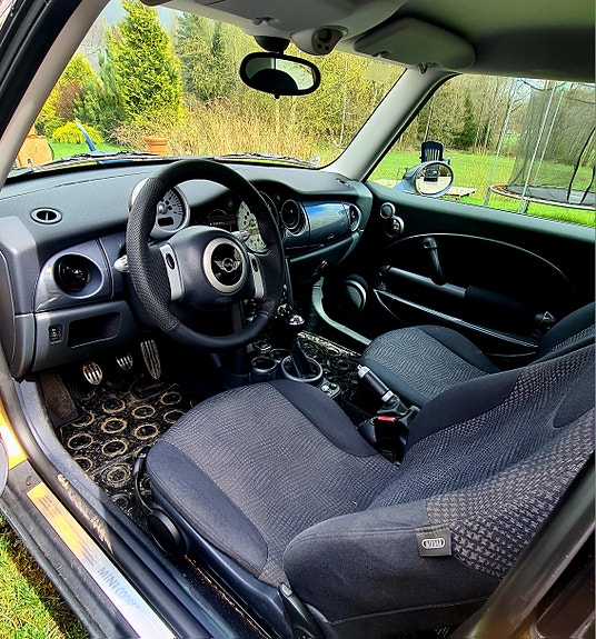 MINI Cooper 3 of 4