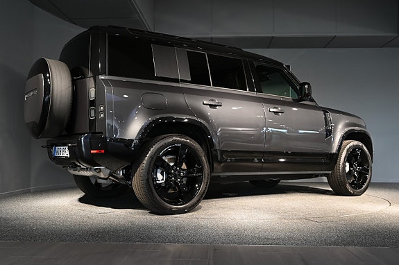 Land Rover Defender 110 6 of 30