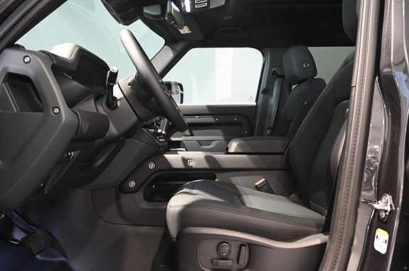 Land Rover Defender 110 13 of 30