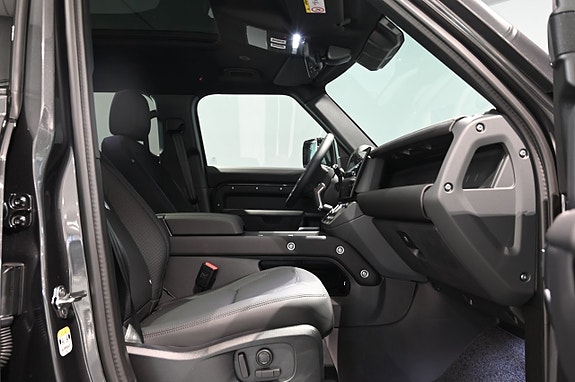 Land Rover Defender 110 11 of 30