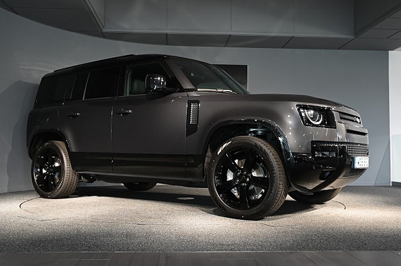 Land Rover Defender 110 8 of 30