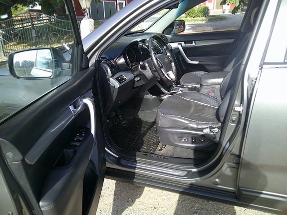 Kia Sorento 8 of 12