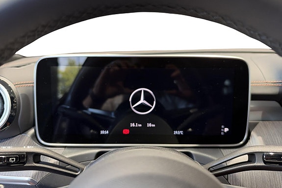 Mercedes-Benz C300 8 of 16