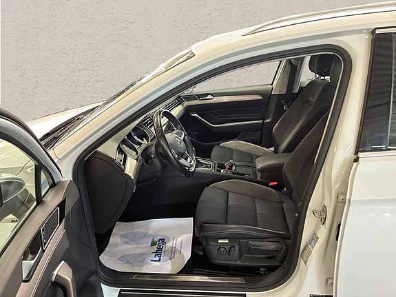 Volkswagen Passat 9 of 9