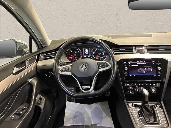 Volkswagen Passat 7 of 9