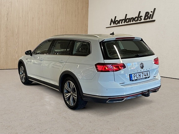 Volkswagen Passat 3 of 9