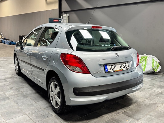Peugeot 207 3 of 9