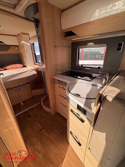 Hymer B 690 MC Queenbed 7 of 11