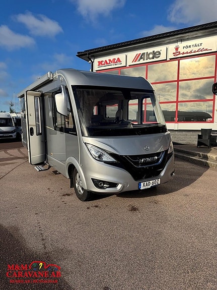 Hymer B 690 MC Queenbed 2 of 11