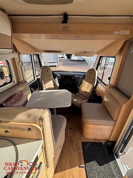 Hymer B 690 MC Queenbed 6 of 11