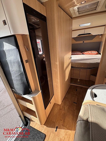 Hymer B 690 MC Queenbed 8 of 11