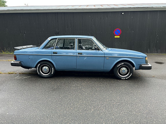 Volvo 244 2 of 13