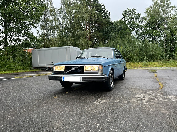 Volvo 244 7 of 13