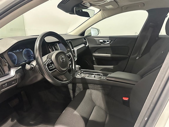 Volvo V60 Cross Country 8 of 17