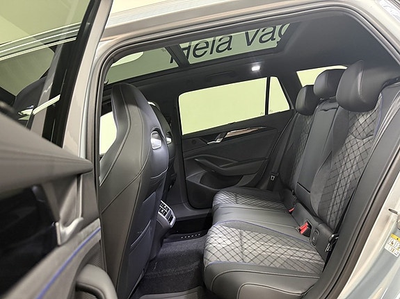 Volkswagen Passat 19 of 24