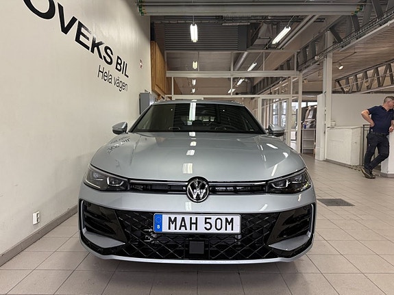 Volkswagen Passat 3 of 24