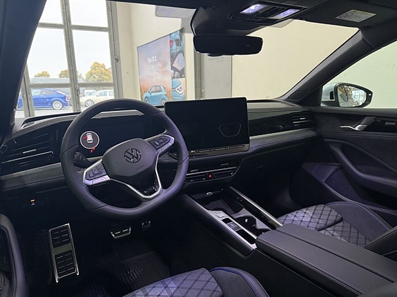 Volkswagen Passat 21 of 24