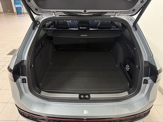 Volkswagen Passat 13 of 24
