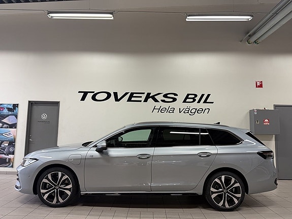 Volkswagen Passat 5 of 24