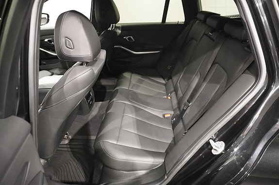 BMW 330e 5 of 17