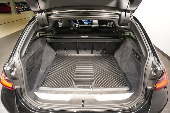 BMW 330e 6 of 17