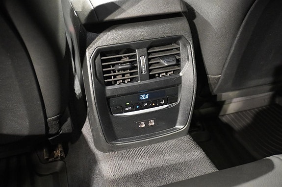 BMW 330e 14 of 17
